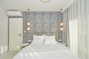 solaris lux apartments