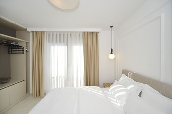 solaris lux apartments