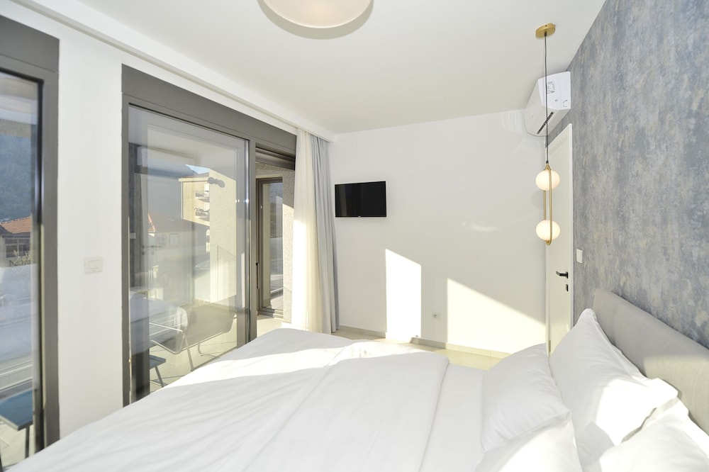 solaris lux apartments