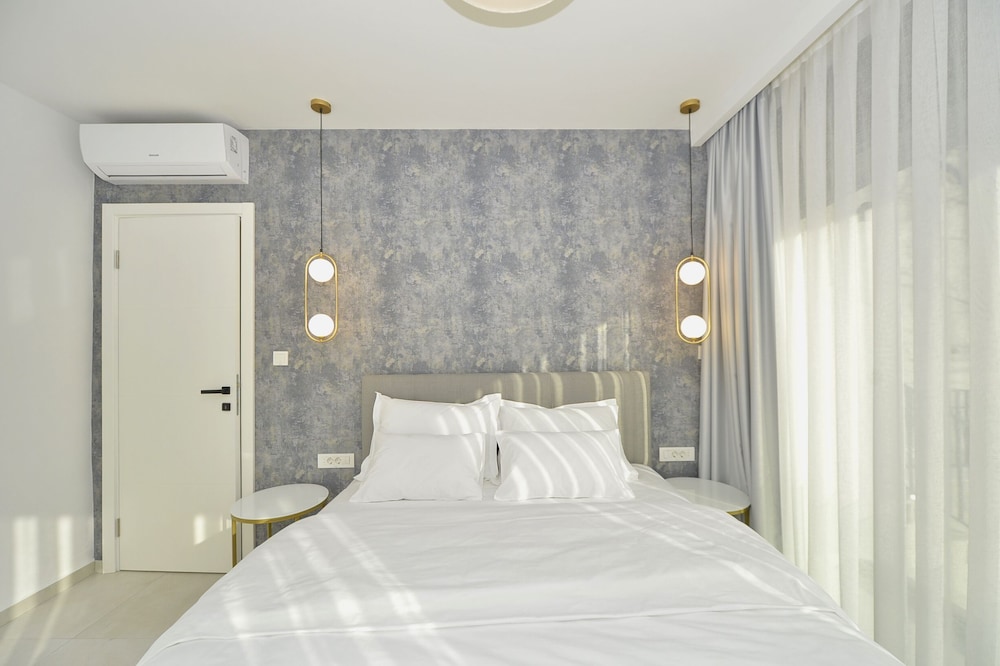 solaris lux apartments