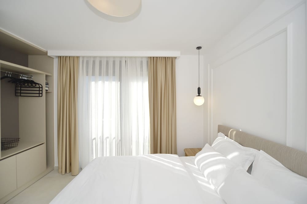 solaris lux apartments