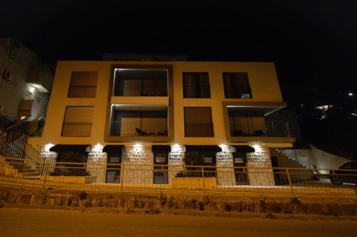 solaris lux apartments