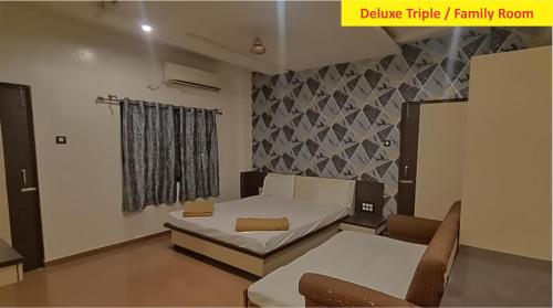 Hotel Shiv Sai,Nagar Manmad Road/Near St Stand,3 star
