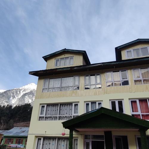 new snow view resort pahalgam