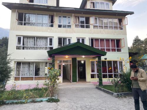 new snow view resort pahalgam