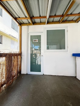 janer house
