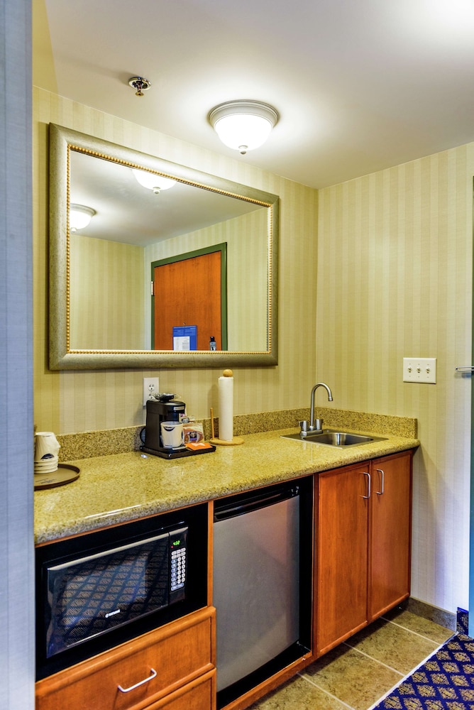 hampton inn and suites jamestown