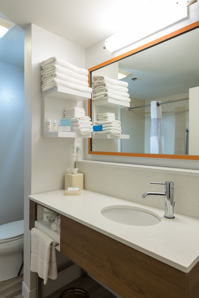 hampton inn and suites jamestown