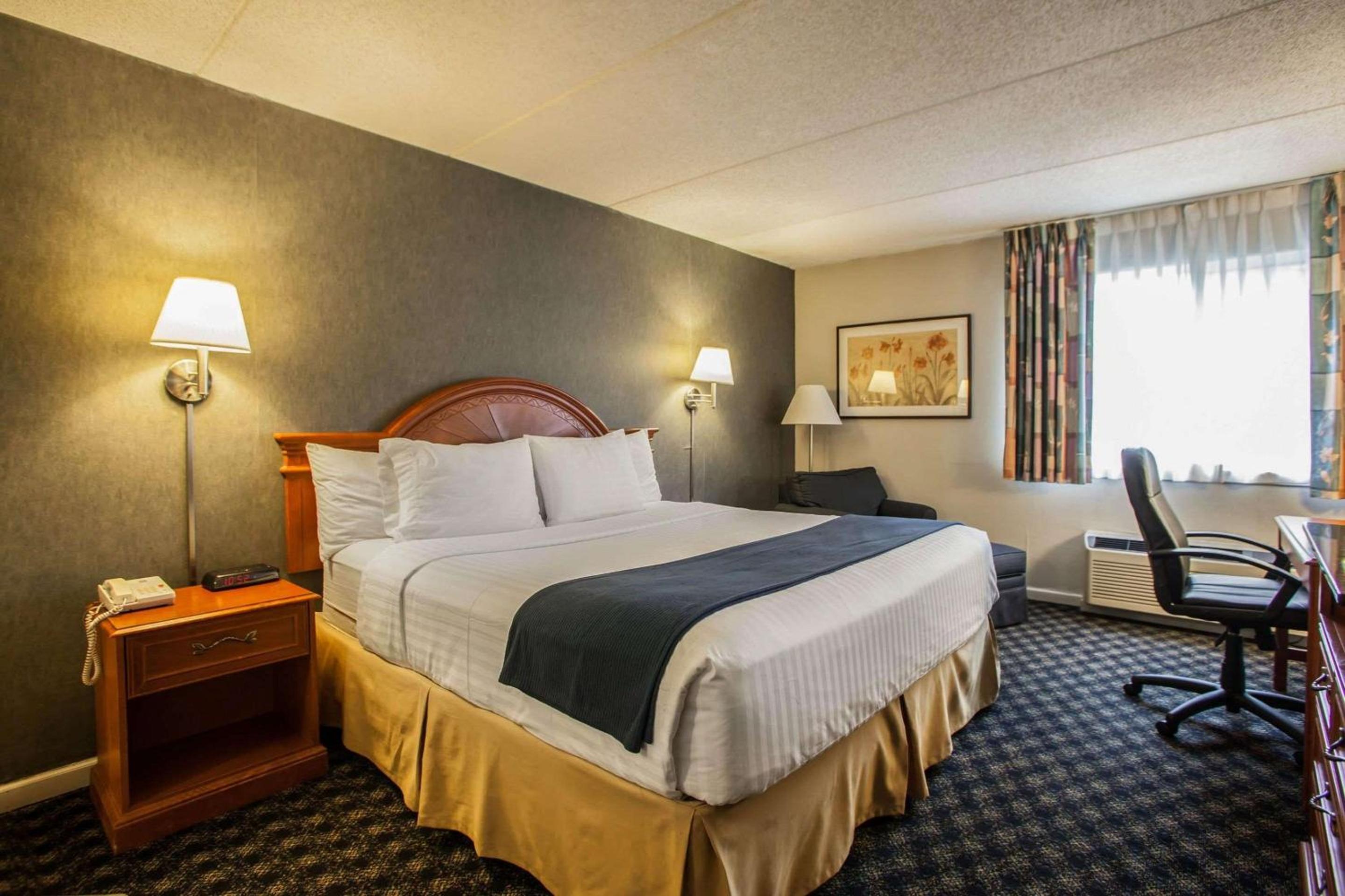 hampton inn and suites jamestown