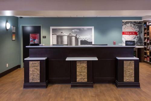 hampton inn and suites jamestown