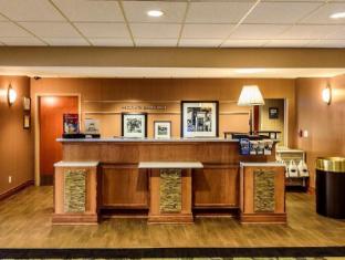 hampton inn and suites jamestown