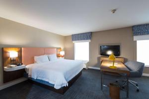 hampton inn and suites jamestown