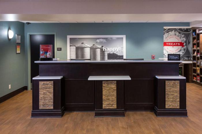 hampton inn and suites jamestown