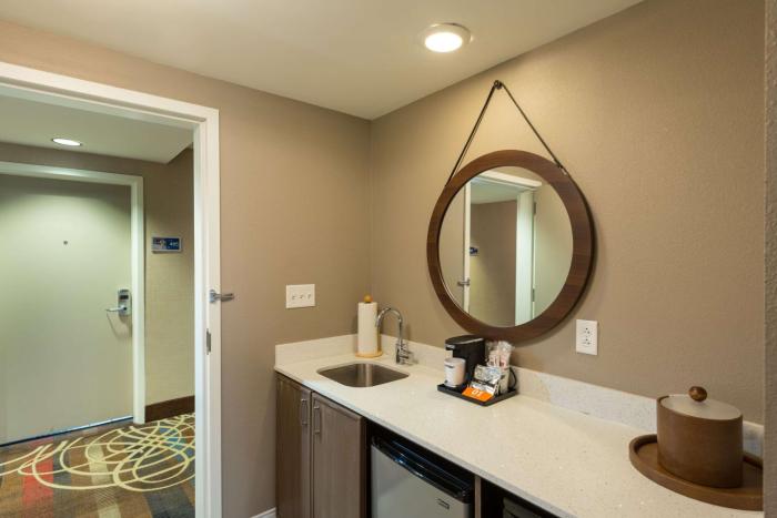 hampton inn and suites jamestown