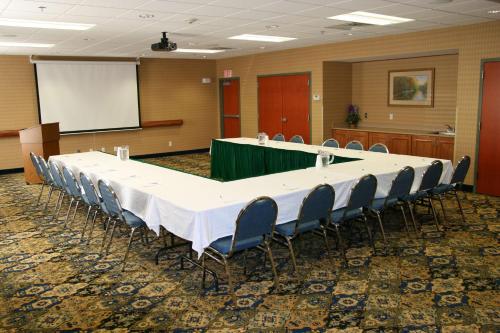 hampton inn and suites jamestown