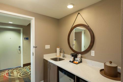 hampton inn and suites jamestown
