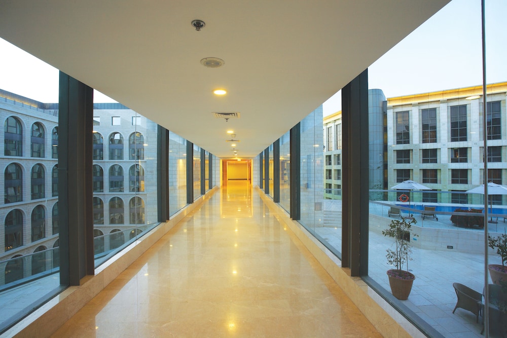grand court jerusalem