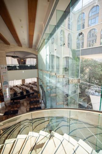 grand court jerusalem