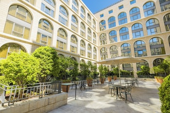 grand court jerusalem