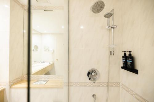 grand court jerusalem