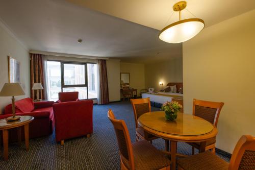 grand court jerusalem