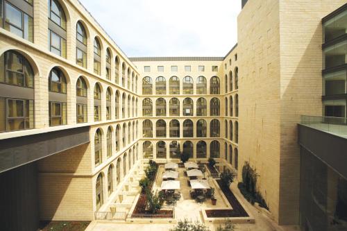grand court jerusalem