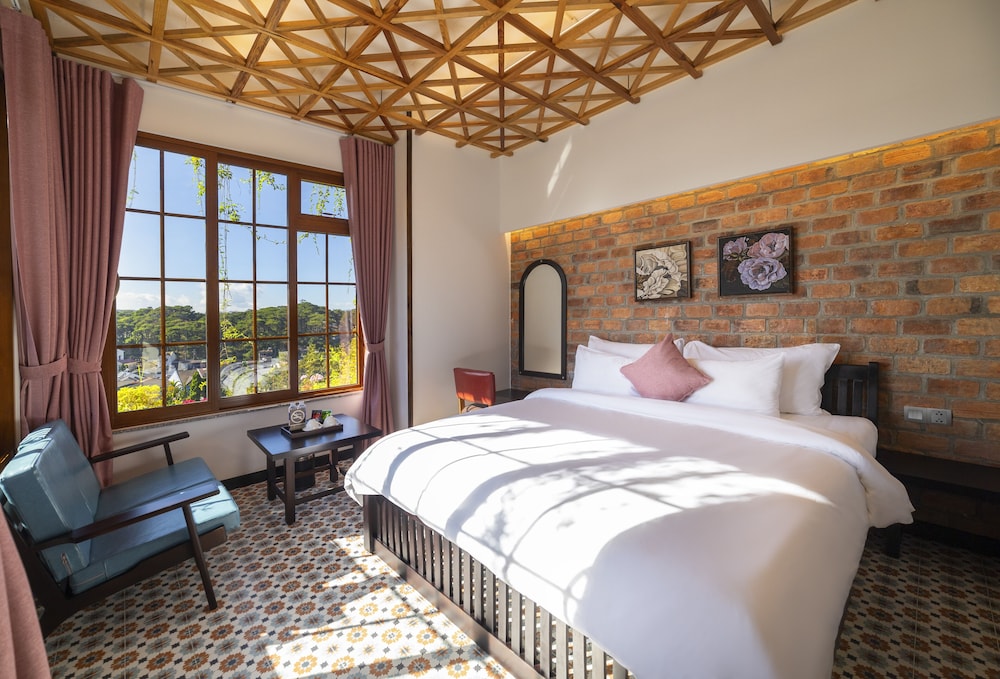 brick house dalat hotel