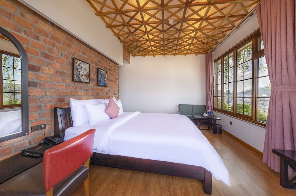 brick house dalat hotel