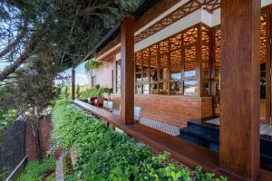 brick house dalat hotel