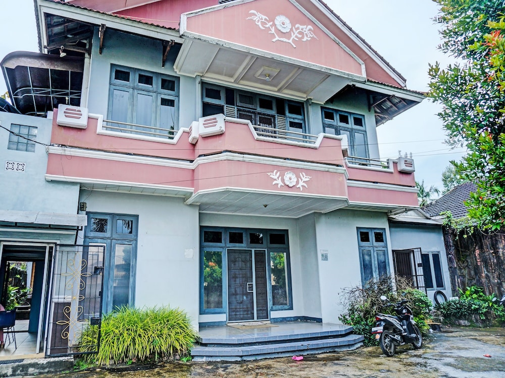 oyo 92189 wisma inayah syariah
