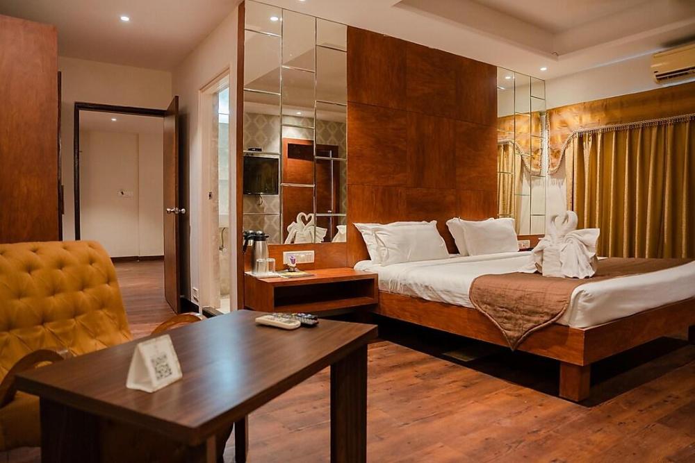 the shiv nautica hotel