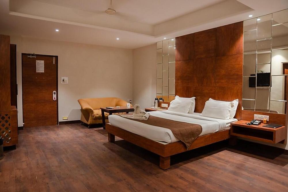 the shiv nautica hotel