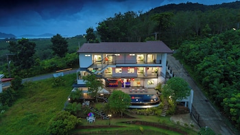 villa nap dau crown private pool villa phuket