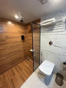 hotel apex international