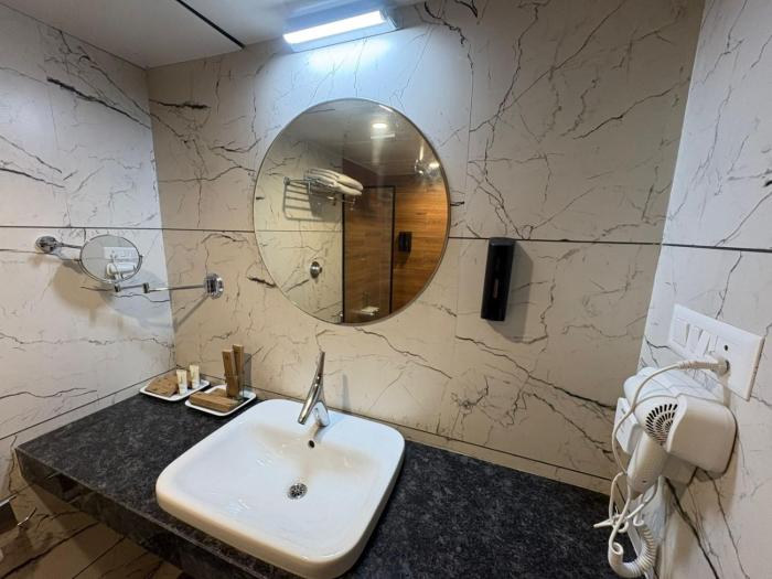 hotel apex international