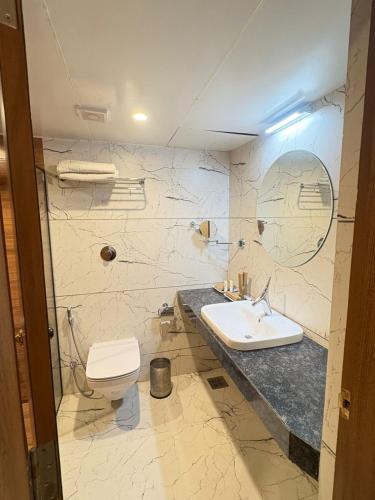 hotel apex international