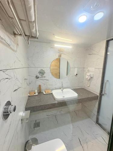 hotel apex international