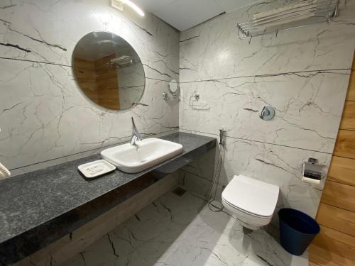 hotel apex international