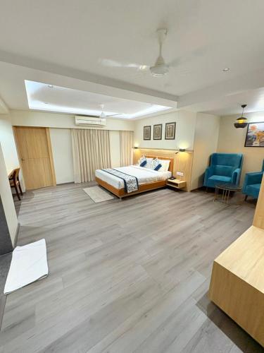 hotel apex international