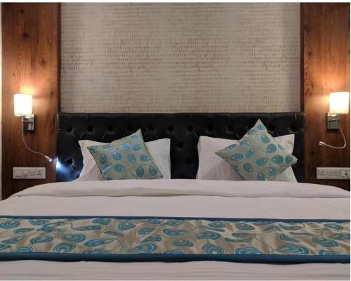 hotel apex international