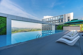 Holiday Inn Express Shenzhen Guangming Cloud Park, An Ihg Hotel,China>>Shenzhen,3 star
