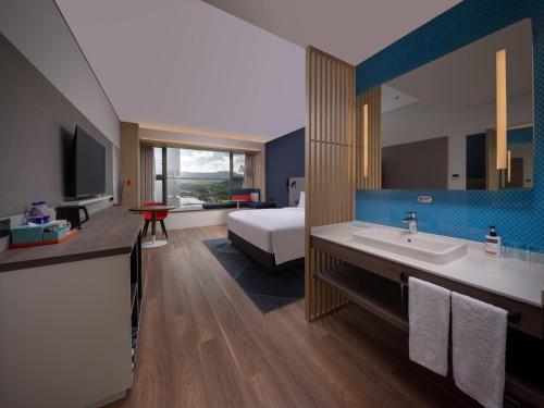 holiday inn express shenzhen guangming cloud park an ihg hotel
