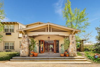Orchard Hill,Santa Ysabel>>Julian,2.5 star