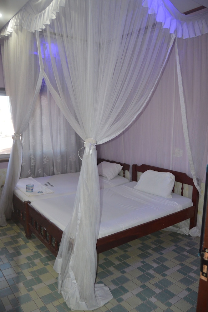 peacock court hotel kilifi