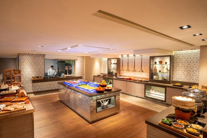 holiday inn golden mile hong kong by ihg