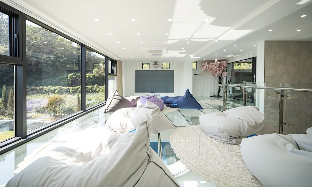 baekya pool villa and kids