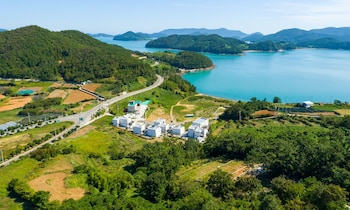 baekya pool villa and kids