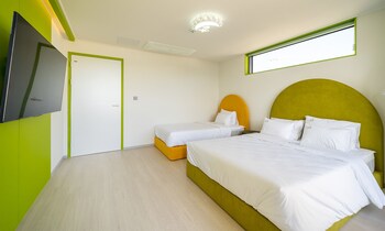 baekya pool villa and kids