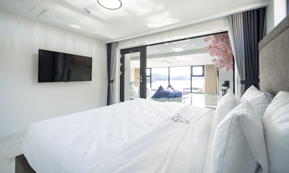 baekya pool villa and kids