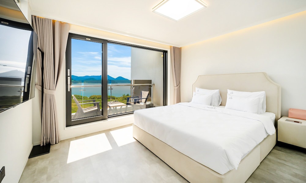 baekya pool villa and kids